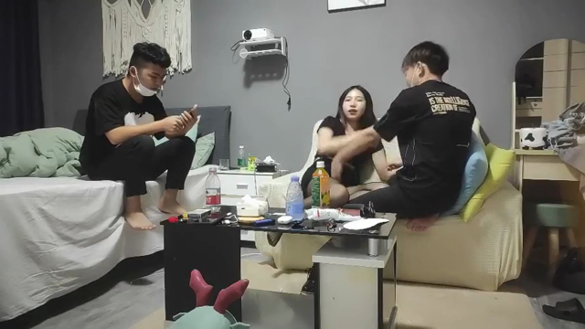 2021.8.27，【專約老阿姨】，今夜換外圍，2600網約漂亮女神，粉胸翹臀，女上位激情四射，兄弟圍觀尤物高潮