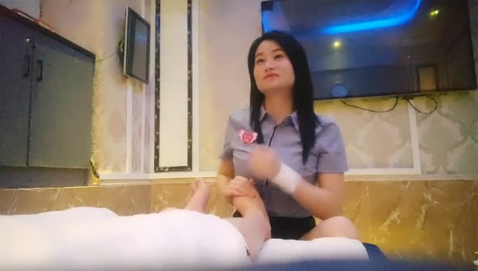 翻車王偉哥足浴會所撩妹良家女技師2000元約到個樣子甜美的湖南氣質美女賓館開房