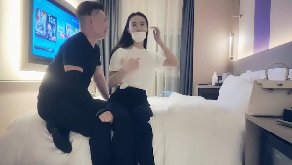 2021-6-29 趙總極品尋花嬌喘呻吟很嗲外圍妹，老公操我大長腿顏值美女，翹起屁股揉捏好想要，大屁股騎坐啪啪啪聲