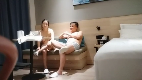 2021.9.21，【小強尋花】，良家小姐姐休息後繼續，溫柔嫻淑外表下，一顆淫蕩不堪的心靈，粉乳騷穴散發濃濃女人味求歡不止