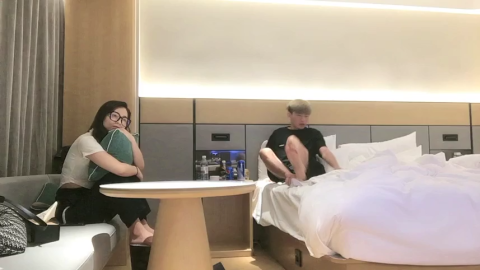 2021.7.24，【你看到一頭豬】，原91約妹達人，最近泡良成果，清純大三學妹，酒店啪啪盡情享用良家誘人胴體