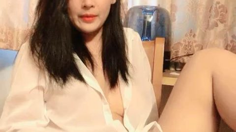 廣州小妹紙 長發妹妹，黑絲透明白襯衣道具自慰，逼逼很是粉嫩水晶大屌插入粉穴