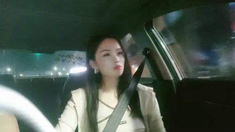 實話實說偉哥足浴會所撩妹酒店開房去了5個會所花了2700元才拿下來月經的苗條女技師被偉哥弄破套子內射