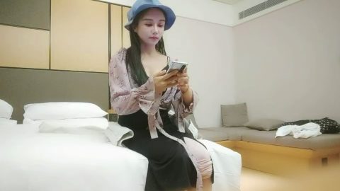 平台一哥 戰神小利探花酒店高級約炮藝校畢業的網紅臉外圍女先來一段誘惑艷舞