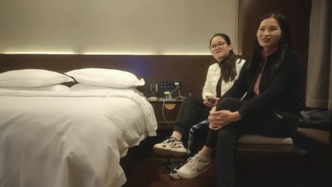 2021.11.8，【中國人不騙中國人】，嫩妹終究不是心頭好，今夜回歸少婦場，重金雙飛，兔女郎黑絲，白臀高聳乳浪翻滾，精彩！