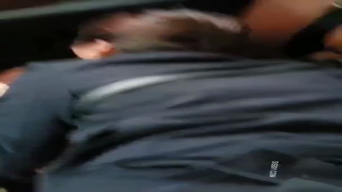 車震 你讓我買保險 得讓我雞雞滿意 推銷保險的經理被我強上了 包包還背身上呢 內射回家老公能發現嗎