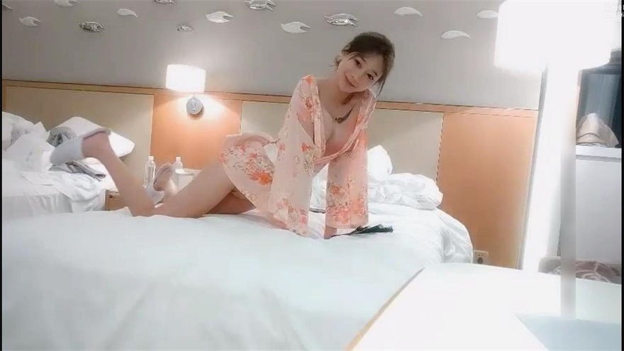 妹子真騷好有情趣  穿著這樣撩人的服飾看了就熱血沸騰要衝動 精緻苗條身材坐肉棒上起伏進出天堂享受