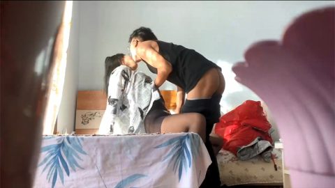 極品性愛 重磅洩密 眼鏡男啪啪超悶騷眼鏡女友 衣服鞋子沒脫就強插騷逼 一頓懟操內射 完美露臉