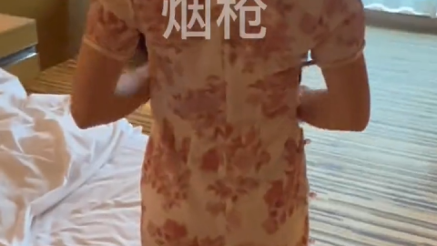 唯美音樂系旗袍女孩：不許拍，我不太相信你的拍照技術。不相信還是被幹得很爽