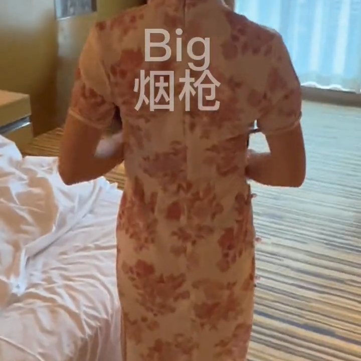 唯美音樂系旗袍女孩：不許拍，我不太相信你的拍照技術。不相信還是被幹得很爽