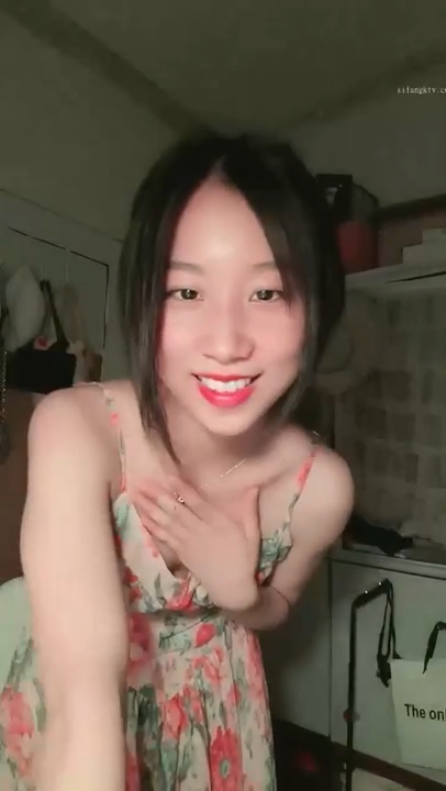 女神回歸！極品校花【可愛妹妹】自慰狂扣B！爽上天~狂擼 又缺錢了 出來賺一波 多少老粉翹首以盼看佳人