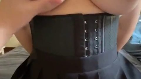 巨乳美乳 極品38D爆乳美眉邊打遊戲邊操 真刺激 側位方便玩奶子 愛不釋手
