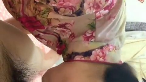 韻味旗袍少婦吃雞上位啪啪 這白皙的皮膚曼妙的身材 讓我朝思暮想了好久 終於在我的努力下得逞了
