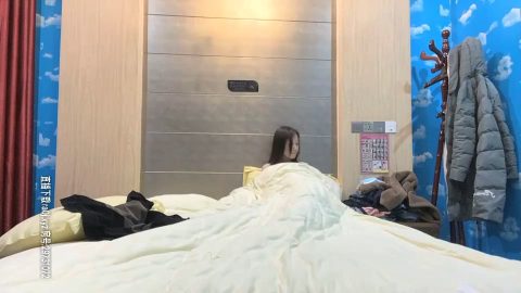 【王子哥專治學生妹】奔馳哥吃了藥啪啪小嫩妹，差點兒被吹射趕緊叫停開幹， 顏值清純的乖乖女，良家範，真實，清晰