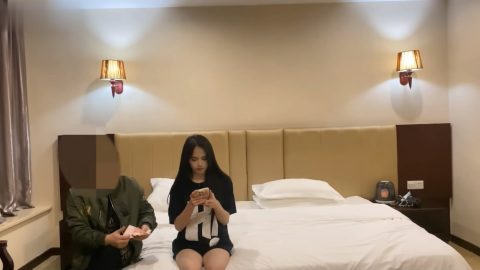 5-3新片速遞外圍女探花牛哥 酒店約炮個有點混血的妹子含鮑待放吹彈可破嬌羞少女媚眼懷春把她往死裡草