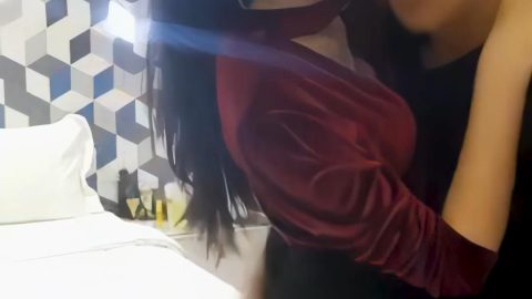 【獨家AI修復】【淘精岁月】山东小伙下午带两个美女酒店双飞，身材苗条颜值高，做爱配合好很懂男人有情趣，做游戏连续操体力真是棒