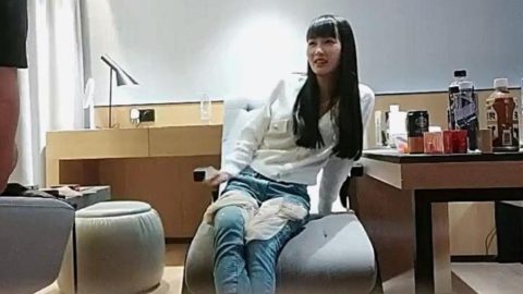 約會大長腿牛仔褲白衣小姐姐 高挑性感 脫光光後沒想到妹子瘦瘦弱弱 但奶子屁股真是又翹又大啪啪狠狠深操