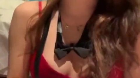 江蘇女友，專業口活，含著跳跳糖吃雞巴，兔女郎騷樣表現的一覽無餘！