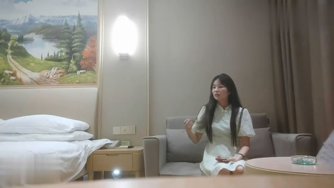 探花老司機老牛哥2000元酒店約炮 剛畢業拜金女大學生，背著男友出來掙外快被各種姿勢草嗨