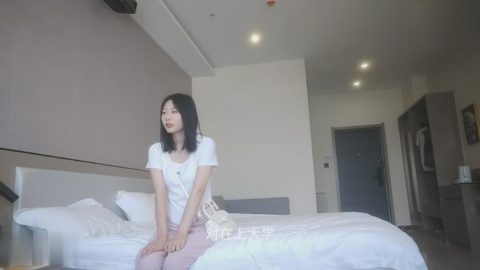 探花大神老王酒店約砲長相像 趙敏的18歲兼職學生妹逼緊水多溫柔聽話適合大神調教