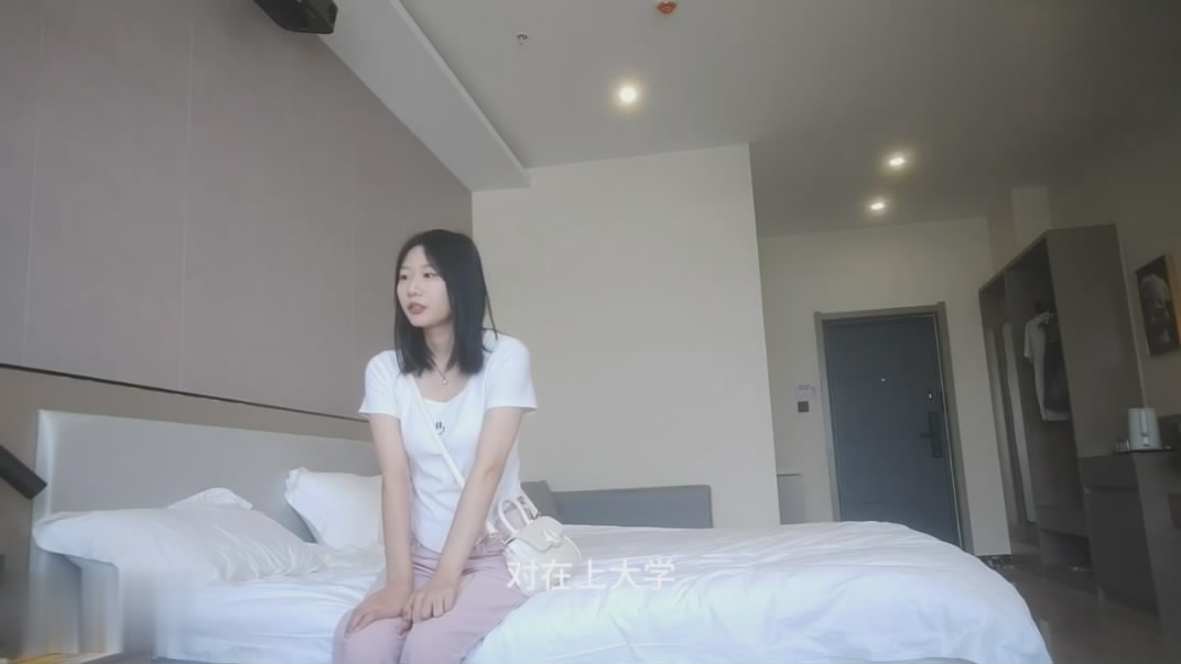 探花大神老王酒店約砲長相像 趙敏的18歲兼職學生妹逼緊水多溫柔聽話適合大神調教