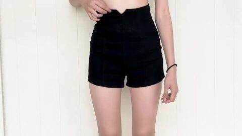 【獨家AI修復】學院派系列 極品長腿清純大學生美眉私拍~換衣服時被偸拍~攝影師加錢對著美腿擼一發