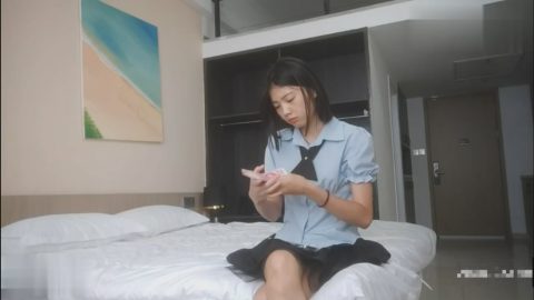 探花大神老王1900元酒店約炮 18歲新下海兼職妹子靦腆聽話搞得她一直喊疼逼都給搞腫了