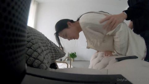 杭州海王「JK_0571」OF約炮實錄 衣服還沒脫就忍不住後入了年輕的居家少婦