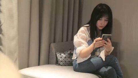 清純美女吃雞啪啪 啊啊好舒服 這麼多水 嗯我就喜歡大的 有沒有射在裡面 看著甜美特別騷說好像在電影院撩起裙子就操