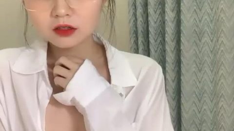 頂級模特小騷貨！【大白熊】