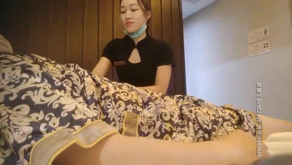 猥瑣男足療按摩加鍾打飛機，按完腳脫褲子要求擼管最後加鍾答應，很是誘惑喜歡不要錯過