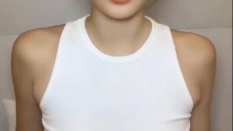 20241003最正宗清純女神！難得【蜜桃淳】顏值高就不需要開美顏，清純反差，三點都漏給大哥隨意看！