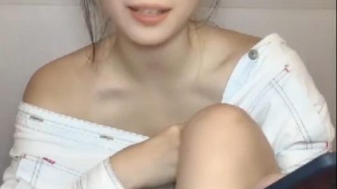 20240930最正宗清純女神！難得【蜜桃淳】顏值高就不需要開美顏，清純反差，三點都漏給大哥隨意看！