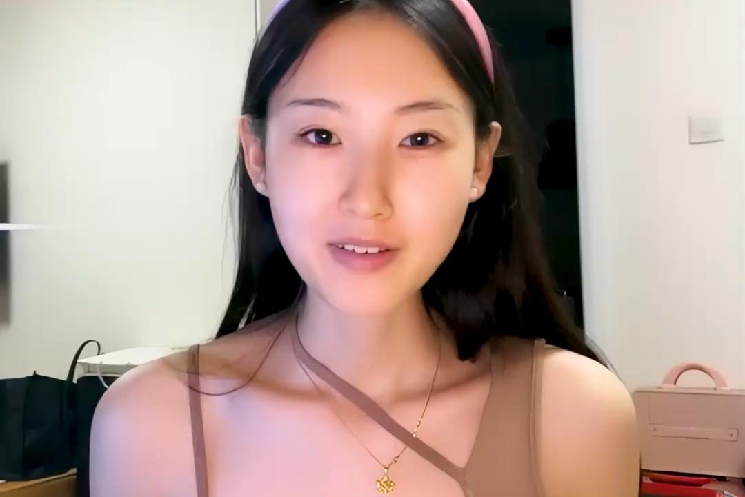 【獨家AI修復】超耐看的東北氣質大學女神！168CM身材比例超好，高挑身材 極品長腿美腿 蜜臀！人間尤物，是才女，彈吉他清唱 好聽 (1)