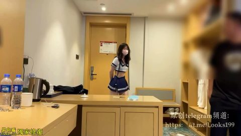 【獨家AI修復】現在回看這部視頻，感覺兩年前這妹子好羞澀，什麼都不會，當時她全是為了男朋友啊，時間過得好快，如今做愛已經會叫爸爸了