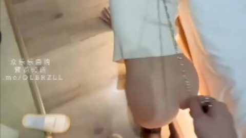 新晉泡良樁機京城紋身肌肉壯漢「南叔」《你的情人我的狗》傳媒女大，校內高冷姐，在KTV裡口了一次，回到酒店繼續調教