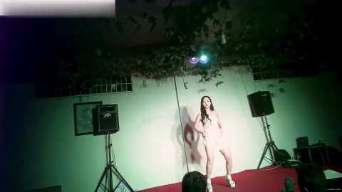 【獨家AI修復】冒險潛入南充歌舞團小劇場❤️模特走秀脫衣舞表演觀眾起鬨讓大哥給高顏值模特舔逼