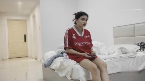 絲襪控泡良達人曹先生 無套內黑絲G罩杯爆乳球衣美女各種姿勢操乳浪翻滾